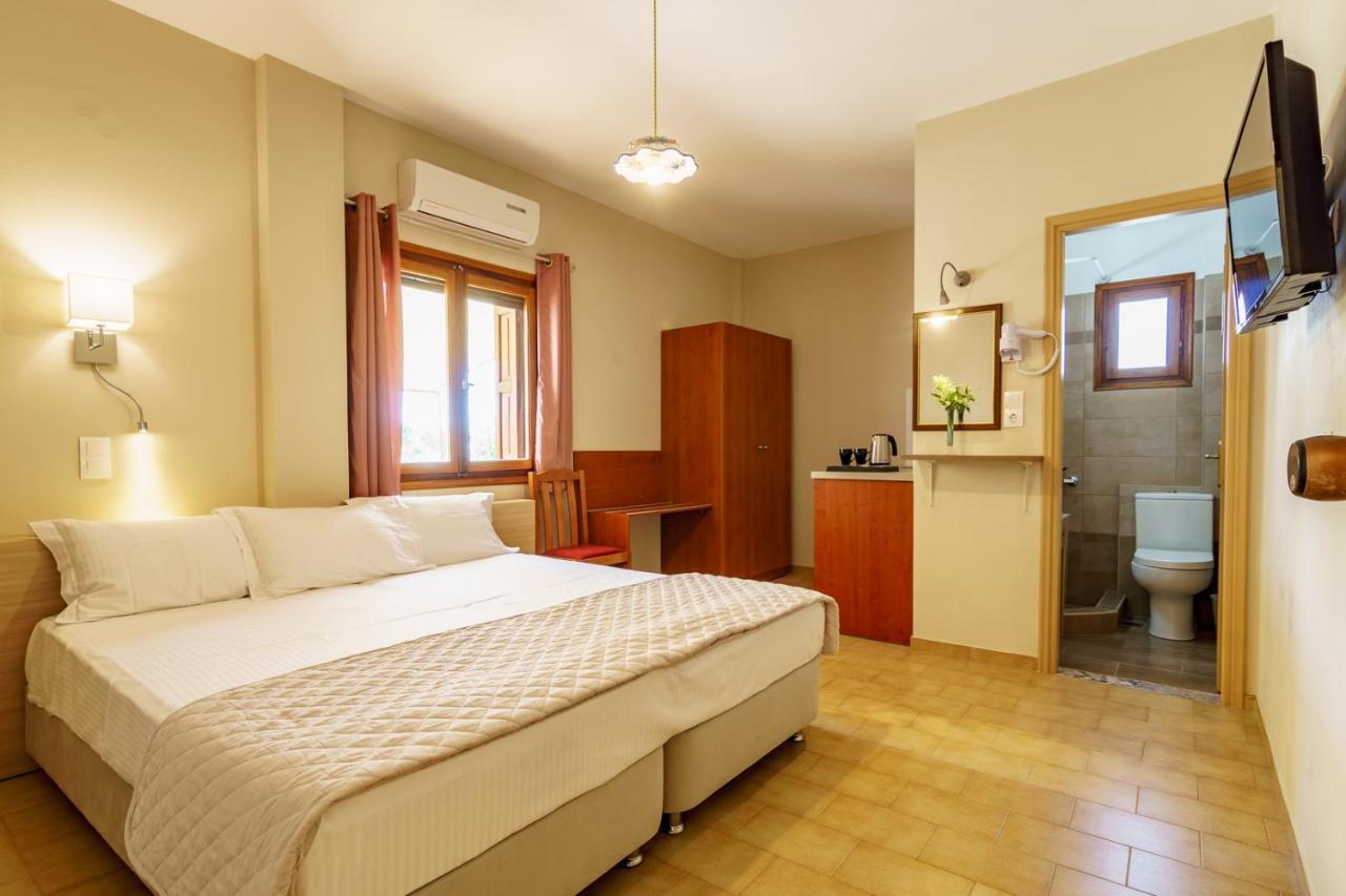Irini Studios Skyros Bagian luar foto